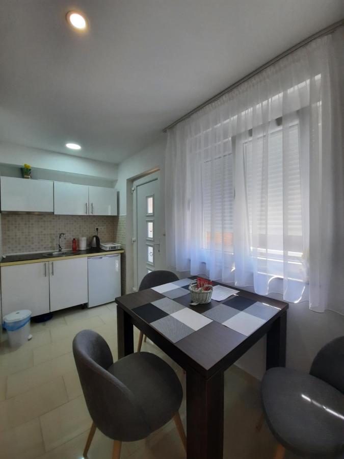 נאום Apartmani Perla מראה חיצוני תמונה